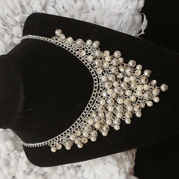 Jewelry - Necklace & Earrings